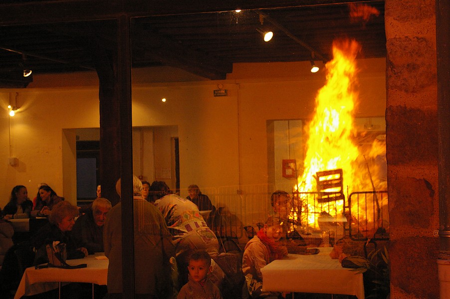 Sapins Galette et cidre: feu de joie sapins 108